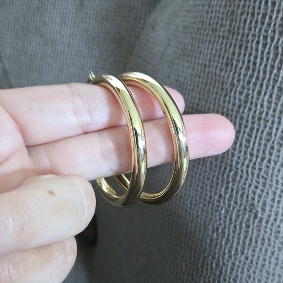 Luv AJ Gold💛 Amalfi Hollow Tube Hoop Earrings - NWT - Picture 10 of 15